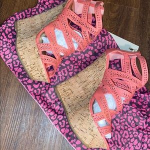 Dollhouse “Event Coral” wedges